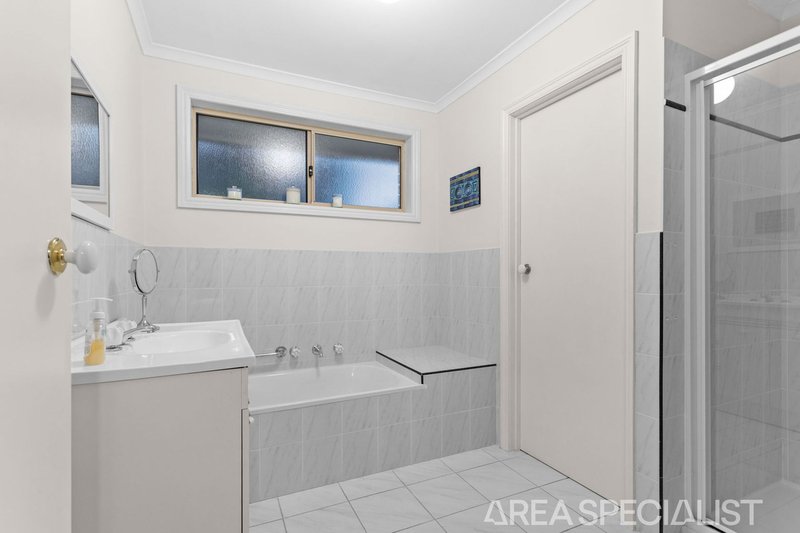 Photo - 2/28 Kirstina Road, Glen Waverley VIC 3150 - Image 11