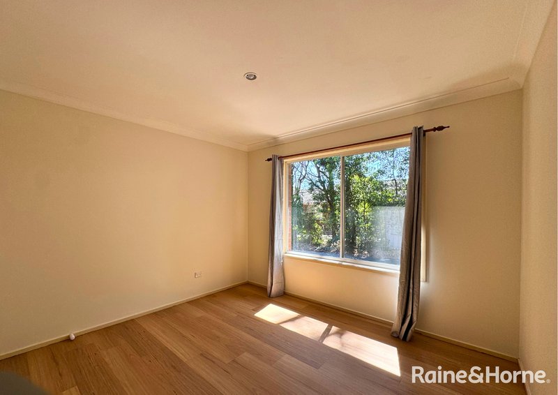 Photo - 2/28 Numrock Street, Bomaderry NSW 2541 - Image 4