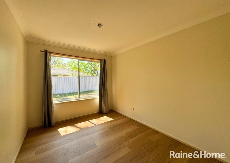 Photo - 2/28 Numrock Street, Bomaderry NSW 2541 - Image 5