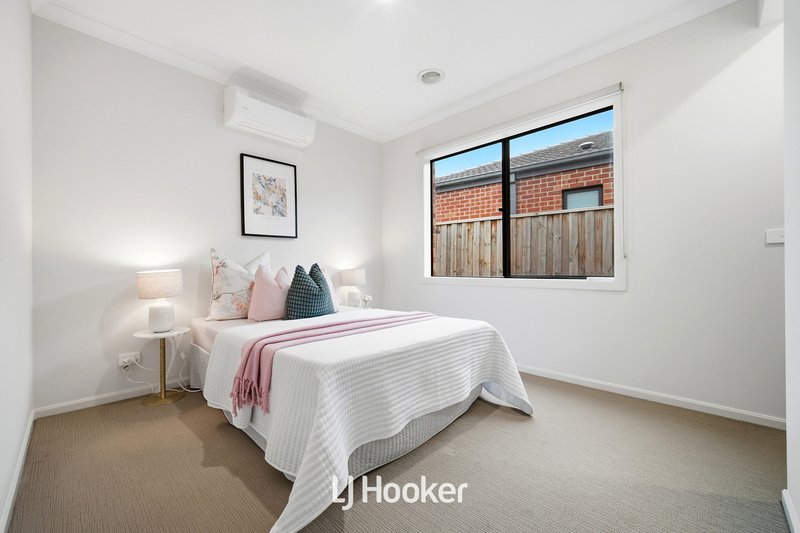 Photo - 228 St Germain Boulevard, Clyde North VIC 3978 - Image 16