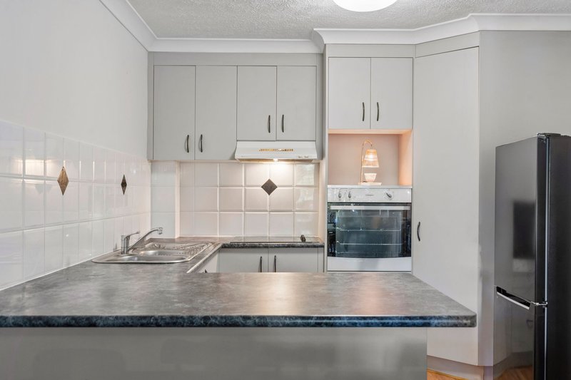 Photo - 2/28 Sykes Court, Southport QLD 4215 - Image 4