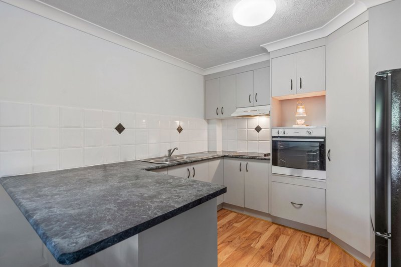 Photo - 2/28 Sykes Court, Southport QLD 4215 - Image 5