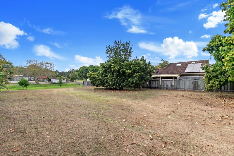 Photo - 228 Torquay Terrace, Torquay QLD 4655 - Image 7