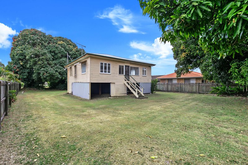 Photo - 228 Torquay Terrace, Torquay QLD 4655 - Image 11