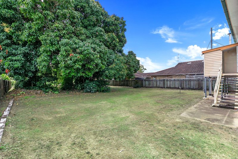 Photo - 228 Torquay Terrace, Torquay QLD 4655 - Image 13