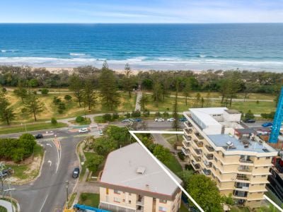 Photo - 2/280 Hedges Avenue, Mermaid Beach QLD 4218 - Image 9