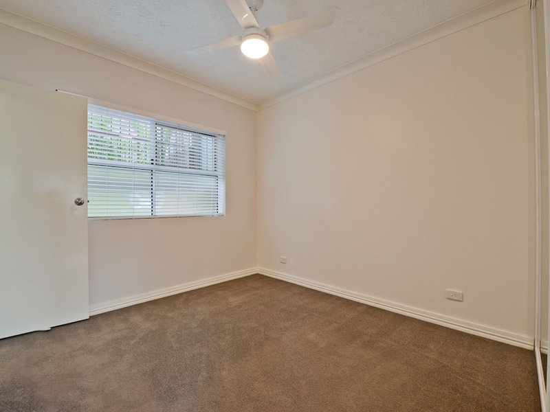 Photo - 2/282 Cavendish Road, Coorparoo QLD 4151 - Image 5