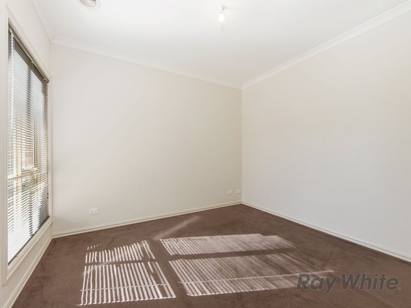 Photo - 2/282 Furlong Road, St Albans VIC 3021 - Image 5