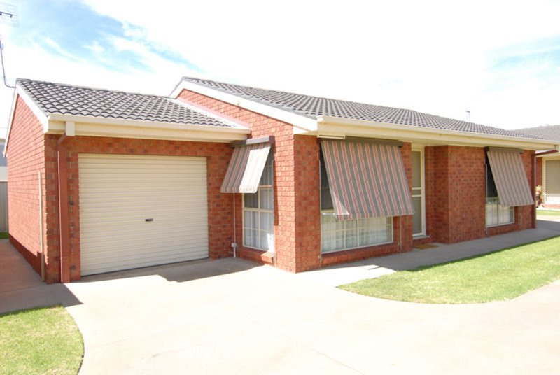 Photo - 2/282 Wick Street, Deniliquin NSW 2710 - Image 1