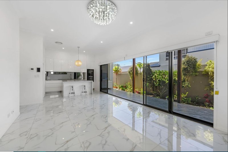 Photo - 2/285 Main Road, Wellington Point QLD 4160 - Image 7