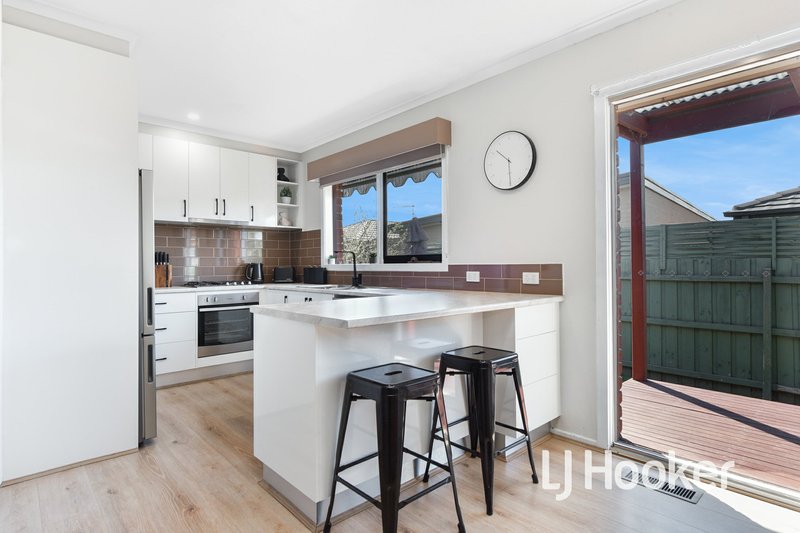 Photo - 2/28A Henry Street, Pakenham VIC 3810 - Image 5