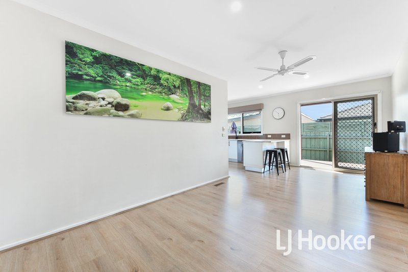 Photo - 2/28A Henry Street, Pakenham VIC 3810 - Image 9