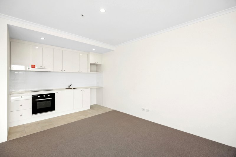 Photo - 2/29-33 Pittwater Road, Manly NSW 2095 - Image 2