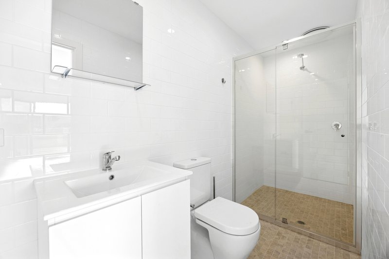 Photo - 2/29-33 Pittwater Road, Manly NSW 2095 - Image 5