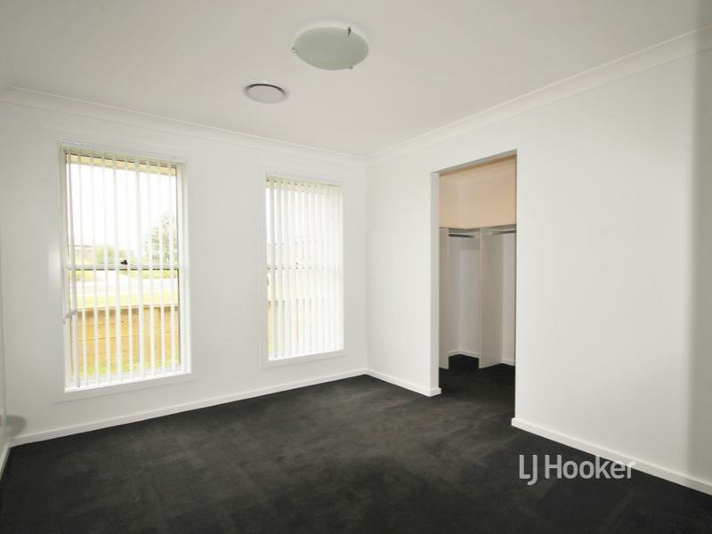 Photo - 2/29 Bayswood Avenue, Vincentia NSW 2540 - Image 3