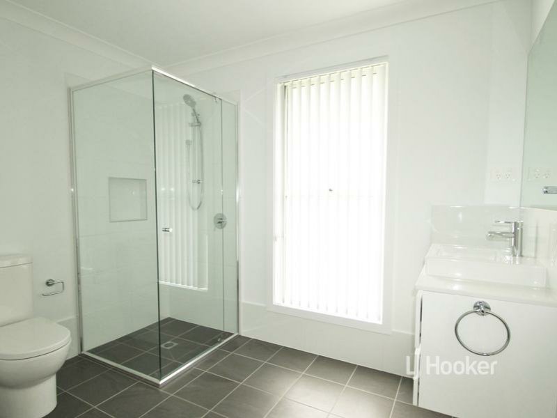 Photo - 2/29 Bayswood Avenue, Vincentia NSW 2540 - Image 9