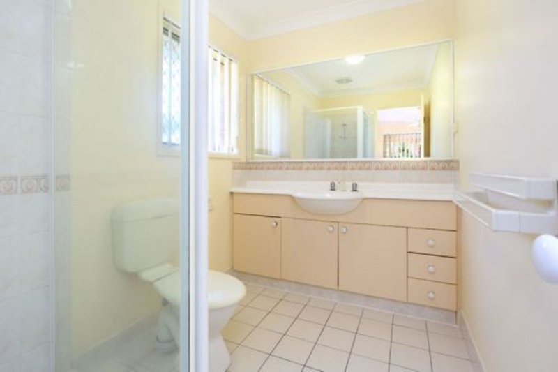 Photo - 2/29 Brown Street, Camp Hill QLD 4152 - Image 5