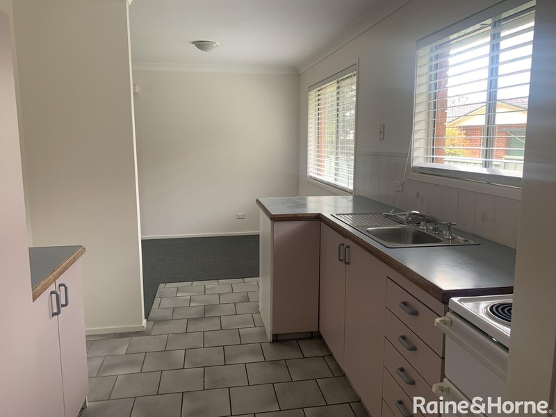 Photo - 2/29 Campbell Road, Tamworth NSW 2340 - Image 2