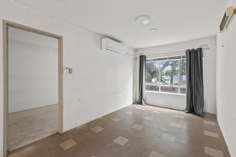 Photo - 2/29 Caringa Street, Pascoe Vale VIC 3044 - Image 2