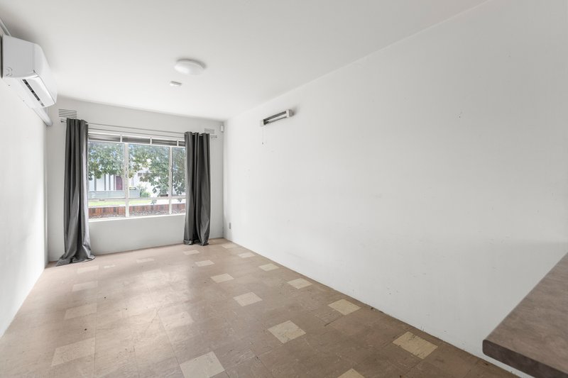 Photo - 2/29 Caringa Street, Pascoe Vale VIC 3044 - Image 4