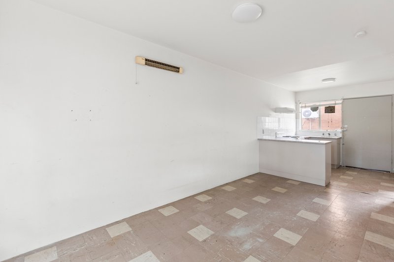 Photo - 2/29 Caringa Street, Pascoe Vale VIC 3044 - Image 7