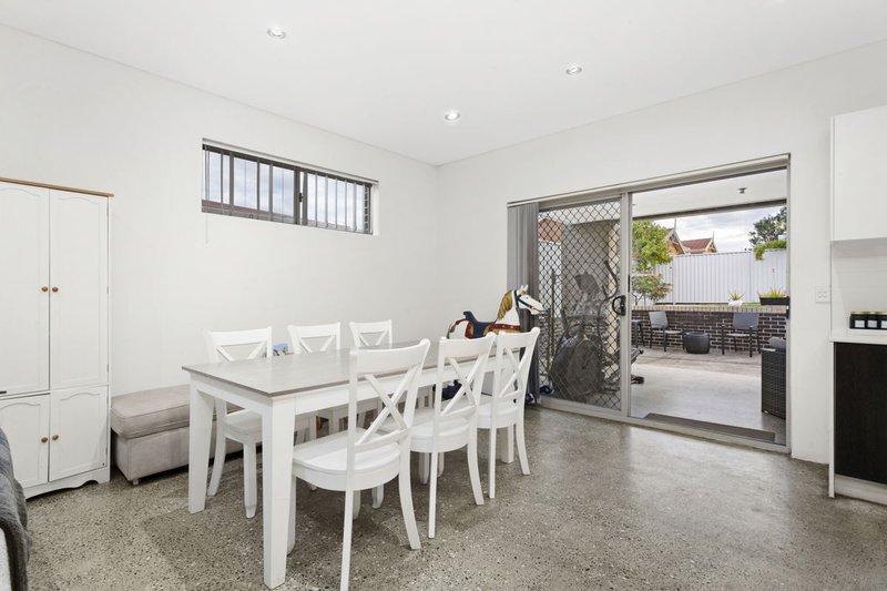 Photo - 2/29 Chelmsford Road, South Wentworthville NSW 2145 - Image 6