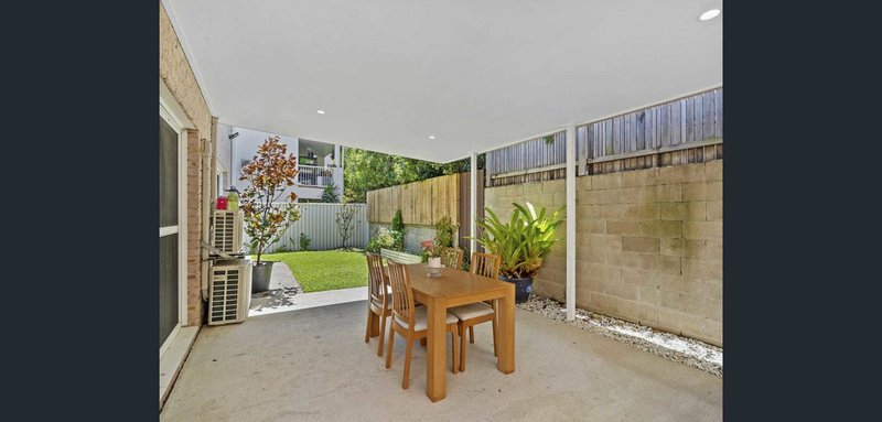 Photo - 2/29 Chester Terrace, Southport QLD 4215 - Image 6