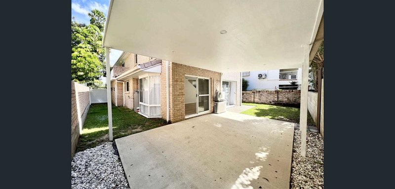 Photo - 2/29 Chester Terrace, Southport QLD 4215 - Image 5