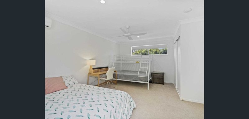 Photo - 2/29 Chester Terrace, Southport QLD 4215 - Image 16