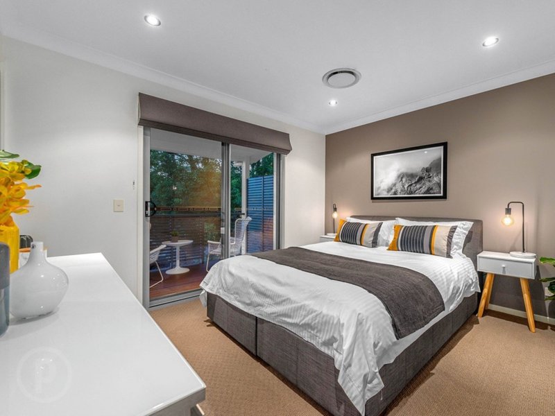 Photo - 2/29 Dalziel Street, Nundah QLD 4012 - Image 9