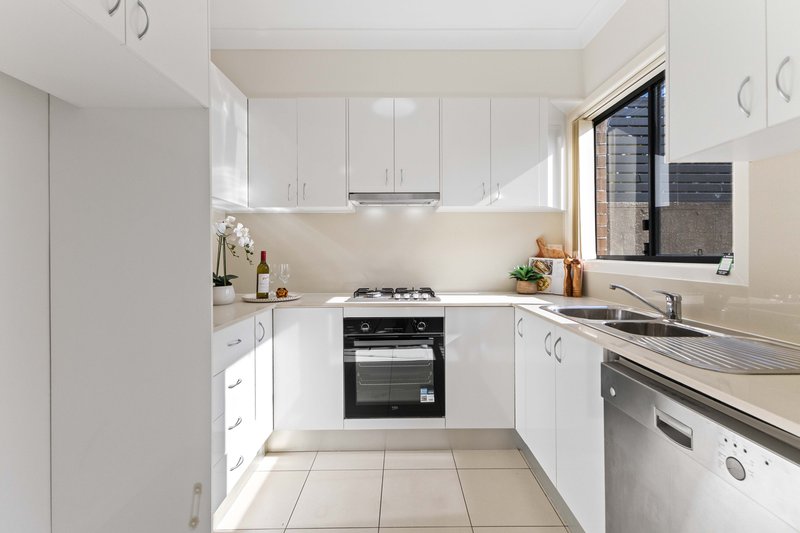 Photo - 2/29 Forbes Street, Hornsby NSW 2077 - Image 3