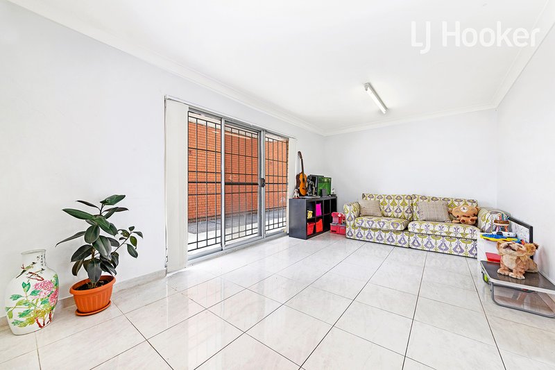 Photo - 2/29 Hill Street, Cabramatta NSW 2166 - Image 2