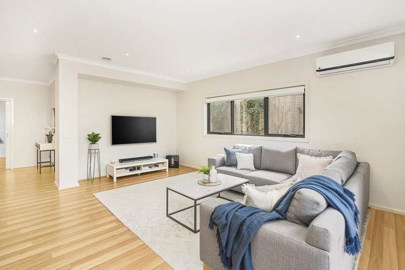 Photo - 2/29 Ireland Street, Burwood VIC 3125 - Image 3