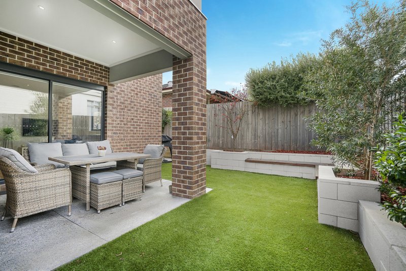 Photo - 2/29 Ireland Street, Burwood VIC 3125 - Image 11