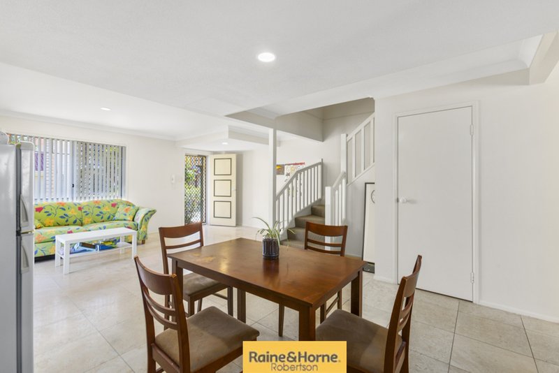 Photo - 22/9 Lawrence Close, Robertson QLD 4109 - Image 4