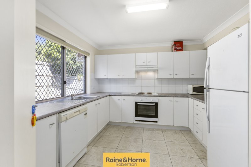 Photo - 22/9 Lawrence Close, Robertson QLD 4109 - Image 5