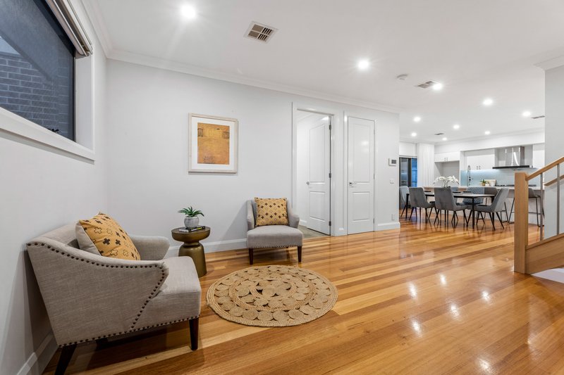 Photo - 2/29 Montpellier Road, Burwood VIC 3125 - Image 2