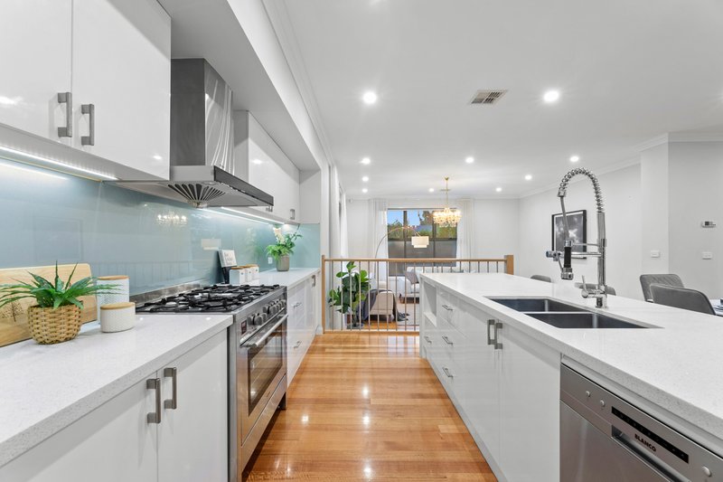 Photo - 2/29 Montpellier Road, Burwood VIC 3125 - Image 5