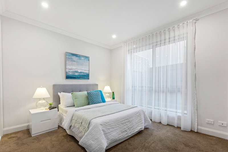 Photo - 2/29 Montpellier Road, Burwood VIC 3125 - Image 8