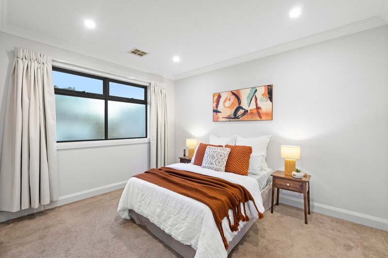 Photo - 2/29 Montpellier Road, Burwood VIC 3125 - Image 9