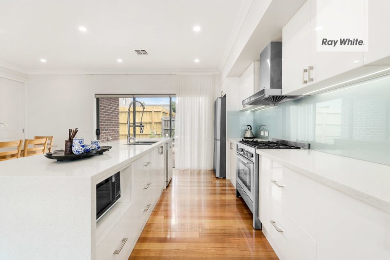 Photo - 2/29 Montpellier Road, Burwood VIC 3125 - Image 3