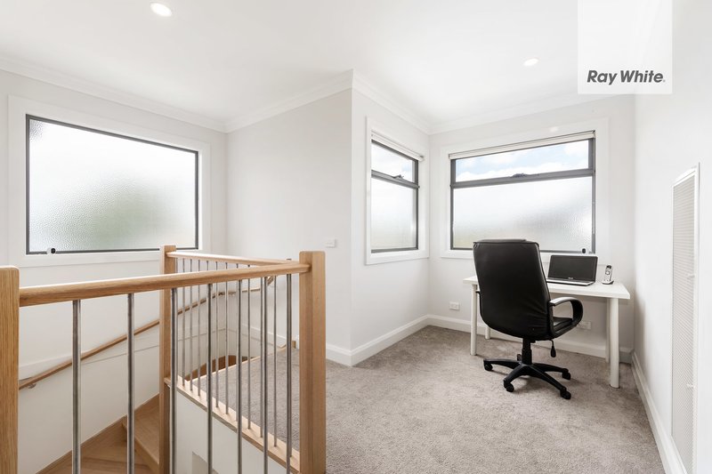 Photo - 2/29 Montpellier Road, Burwood VIC 3125 - Image 6