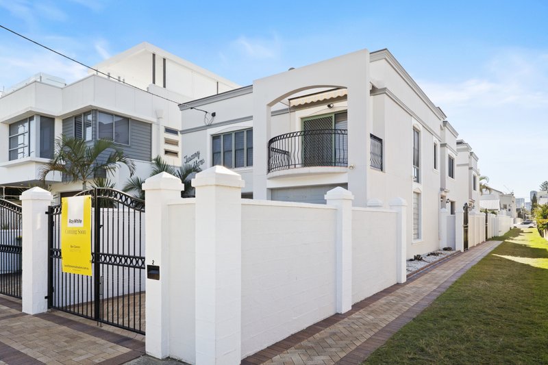 Photo - 2/29 Seashell Avenue, Mermaid Beach QLD 4218 - Image 2