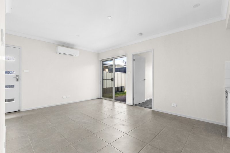 Photo - 2/29 Tangerine Street, Gillieston Heights NSW 2321 - Image 2