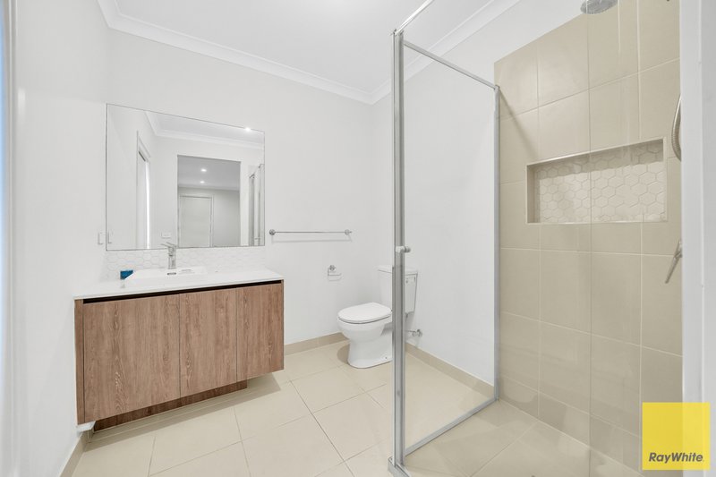 Photo - 229 Waterhaven Boulevard, Point Cook VIC 3030 - Image 5