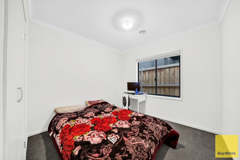 Photo - 229 Waterhaven Boulevard, Point Cook VIC 3030 - Image 7