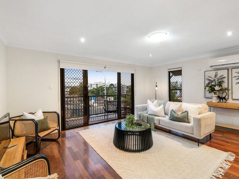 Photo - 2/291 Moggill Road, Indooroopilly QLD 4068 - Image 3