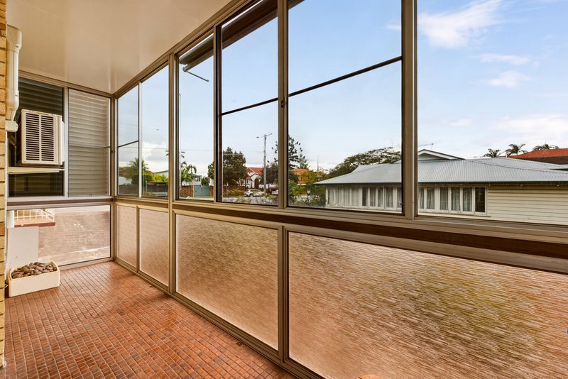 Photo - 2/296 Cavendish Road, Coorparoo QLD 4151 - Image 9