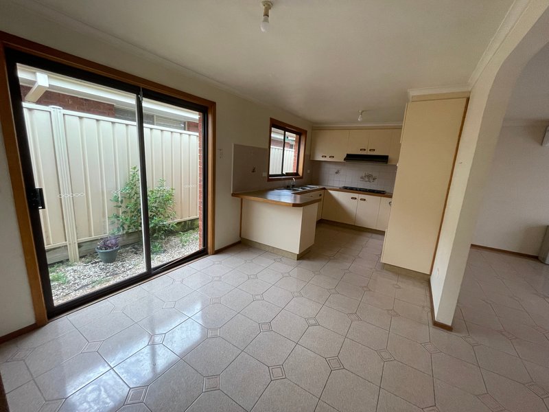 Photo - 2/298 Victoria Street, Altona Meadows VIC 3028 - Image 4