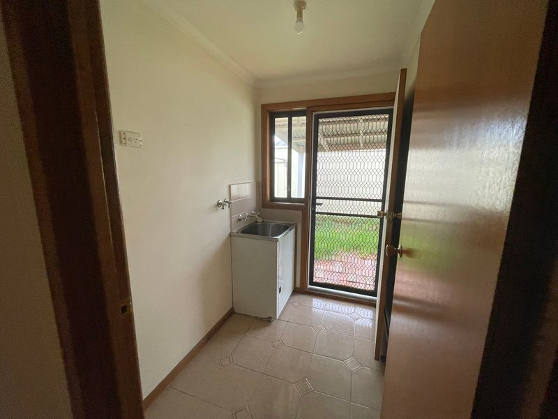 Photo - 2/298 Victoria Street, Altona Meadows VIC 3028 - Image 9